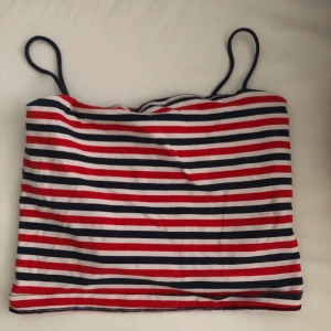 Linne  - Samma som det gröna linnet, linnet är i storlek M och är från Gina tricot. Köparen står för frakten💖