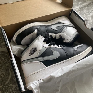 Jordans  - Säljer mina fina jordans som jag inte använder längre.  Inga defekter, väldigt sparsamt användna 🥰 paketet följer med vid köpet! 💕