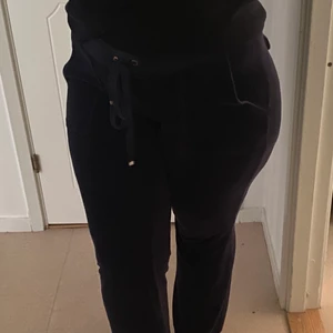 Juicy Couture mjukisbyxor  - Säljer mina juicy mjukisbyxor,storlek S                              Skriv så skickar jag gärna fler bilder!       