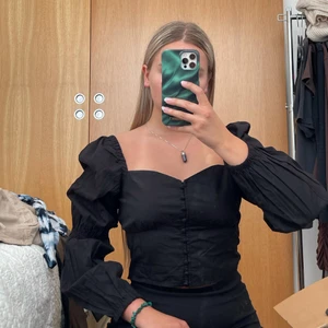 topp från nelly - samma som den vita jag la upp tidigare, bra skick. köparen står för frakten o kan även mötas i malmö.