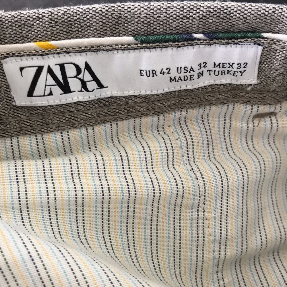 Gråa finbyxor från Zara, kan användas som substitut till kostymbyxor men tyget är som chinos. Passform (se bild), byxorna är alldeles för stora för mig. Billigare vid snabb affär.. Jeans & Byxor.