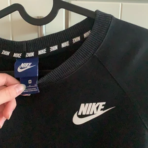 Nike sweatshirt M - Använd ca 3 gånger, ord pris 499kr