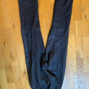 Skinnbyxor - Skinnbyxor från Marlene Birger. Storlek ca s/36
