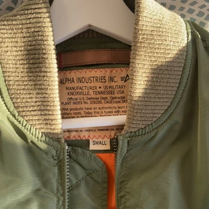 Alpha industri jacka - Knappt använd, storlek S, den ska inte va defekt nånstans..