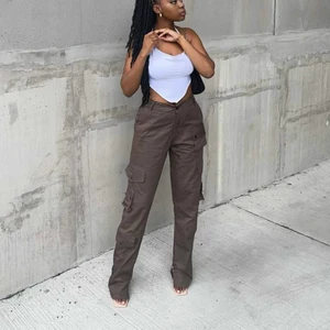 Cargos - Säljer dessa superfina cargobyxorna från boohoo. Endast provade💗