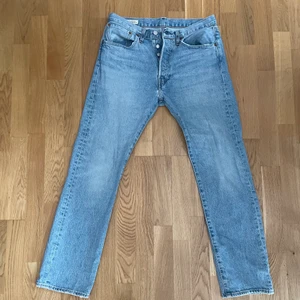 Levis 501 i bra skick - Nästan nyskick använda ett par gånger