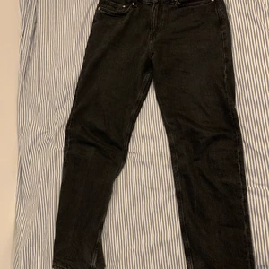Svarta jeans från HM - Sitter bra, är sköna. Nypris 300kr