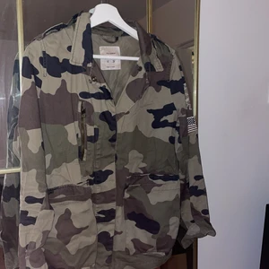 Militärjacka - Jacka från pull and bear strl M.