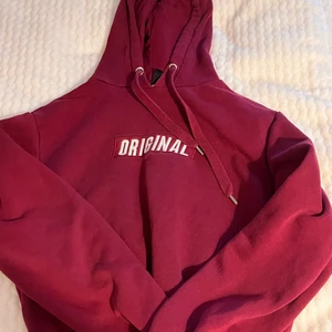 Hoodie - Röd/rosa hoodie är i storlek Xs. Jätte fin!