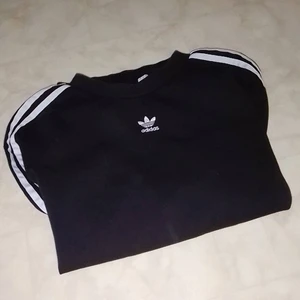 Adidas tröja - Fint skick storlek M eller S då den är stor i storleken.
