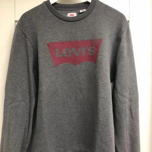 Levi's sweatshirt, Medium - skick 7/10