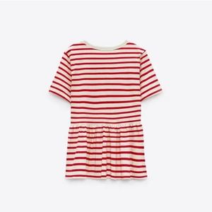 randig zara tröja - trendig zara tröja, nypris 169kr, slutsåld. Sparsamt använd, vid några få tillfällen. Hör av er vid intresse eller eventuella frågor <33