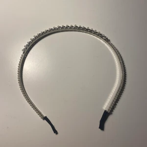 Diadem - Jättefint diadem, tyvärr aldrig kommit till användning