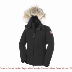 Canada goose Chelsea strl S - Använd 2-3 gånger, väljer att sälja den för jag valde fel färg :( äkta och har en riktigt fin päls. Nypris 11 500kr