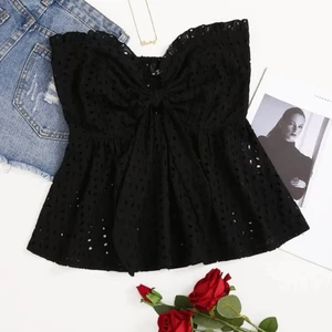 Topp - Säljer min super fina bandoutopp som inte längre kommer till användning🖤BUDA I KOMMENTARERNA ELLER SKRIV PRIVAT!!!❤️