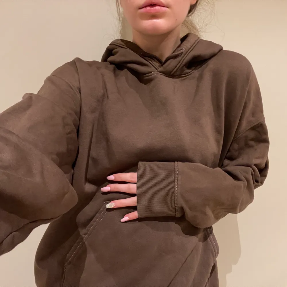 En brun hoodie från The Weeday i storlek M☺️. Hoodies.