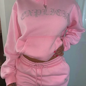 Hidden cult set  - Säljer mitt fina set från Hidden cult. Det är knappt använt och mycket fint skick, alla paljetter är kvar överallt och det är allmänt rent. Skickar egna bilder om de önskas💞 400kr per del om man inte köper tillsammans!