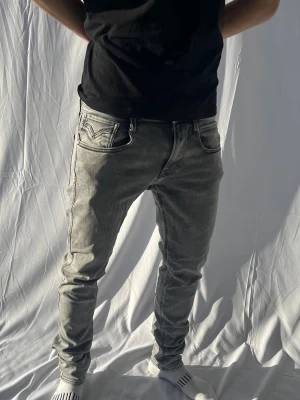 Replays - Säljer ett par schysta replay anbass. Passformen är slimfit. Vid funderingar är det bara att höra av sig.