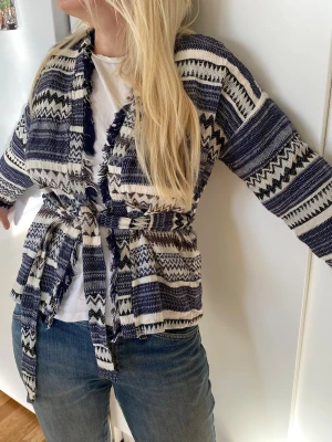 Blå kofta  - Coolaste koftan från Back Söndergaard 🤍🪬