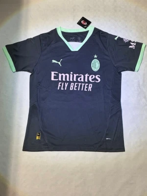 Rafael Leao Matchtröja - Rafael Leao Matchtröja tredjeställ från säsongen 24/25 som är i nyskick