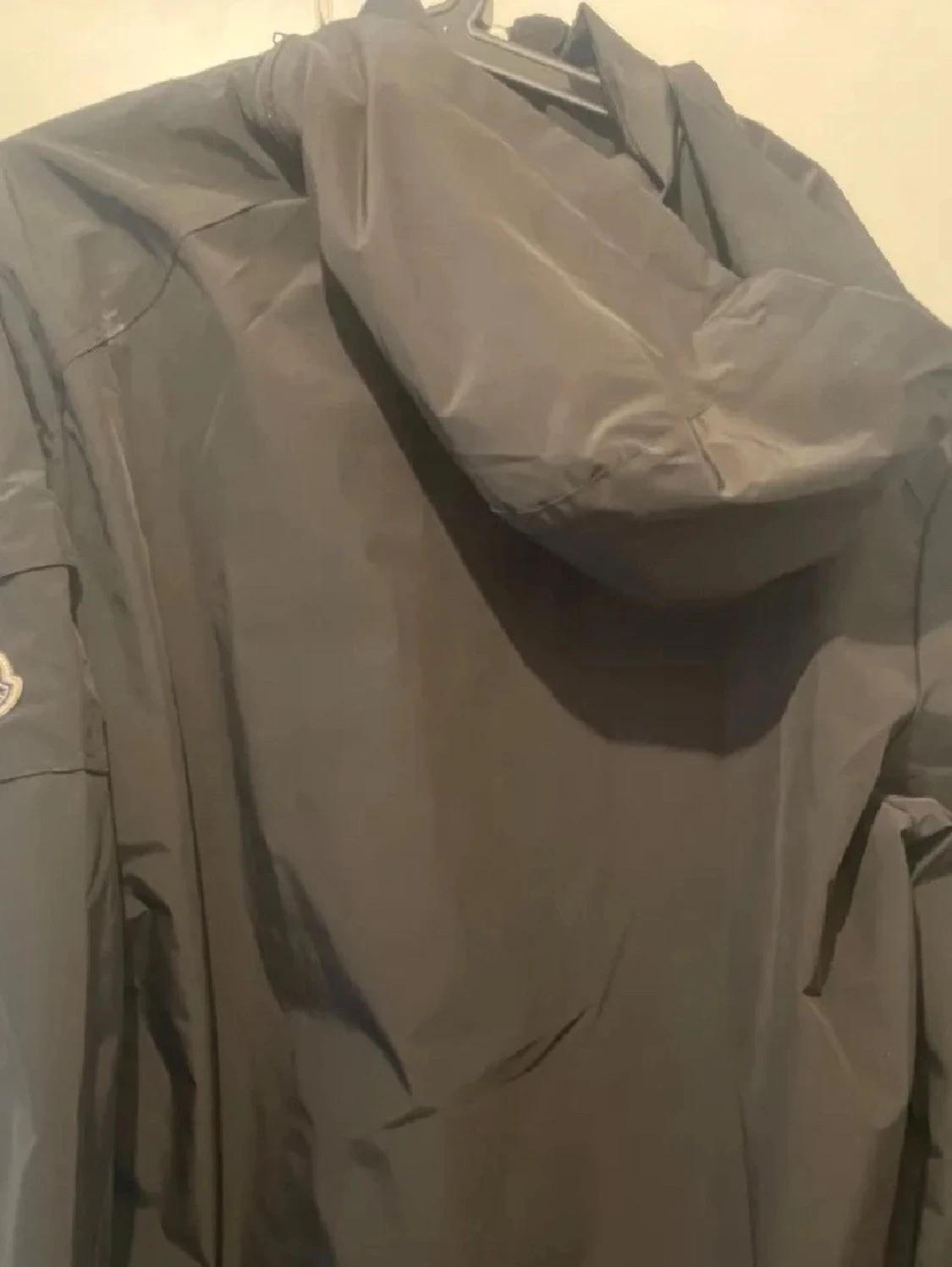 Svart vindjacka med luva - 1