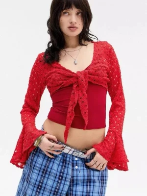 NY! Kimchi Blue Röd bolerotopp  - NY med prislapp! Kimchi Blue Opal Tie-Front Knit Shrug från Urban Outfitters. Original Pris: 389:-