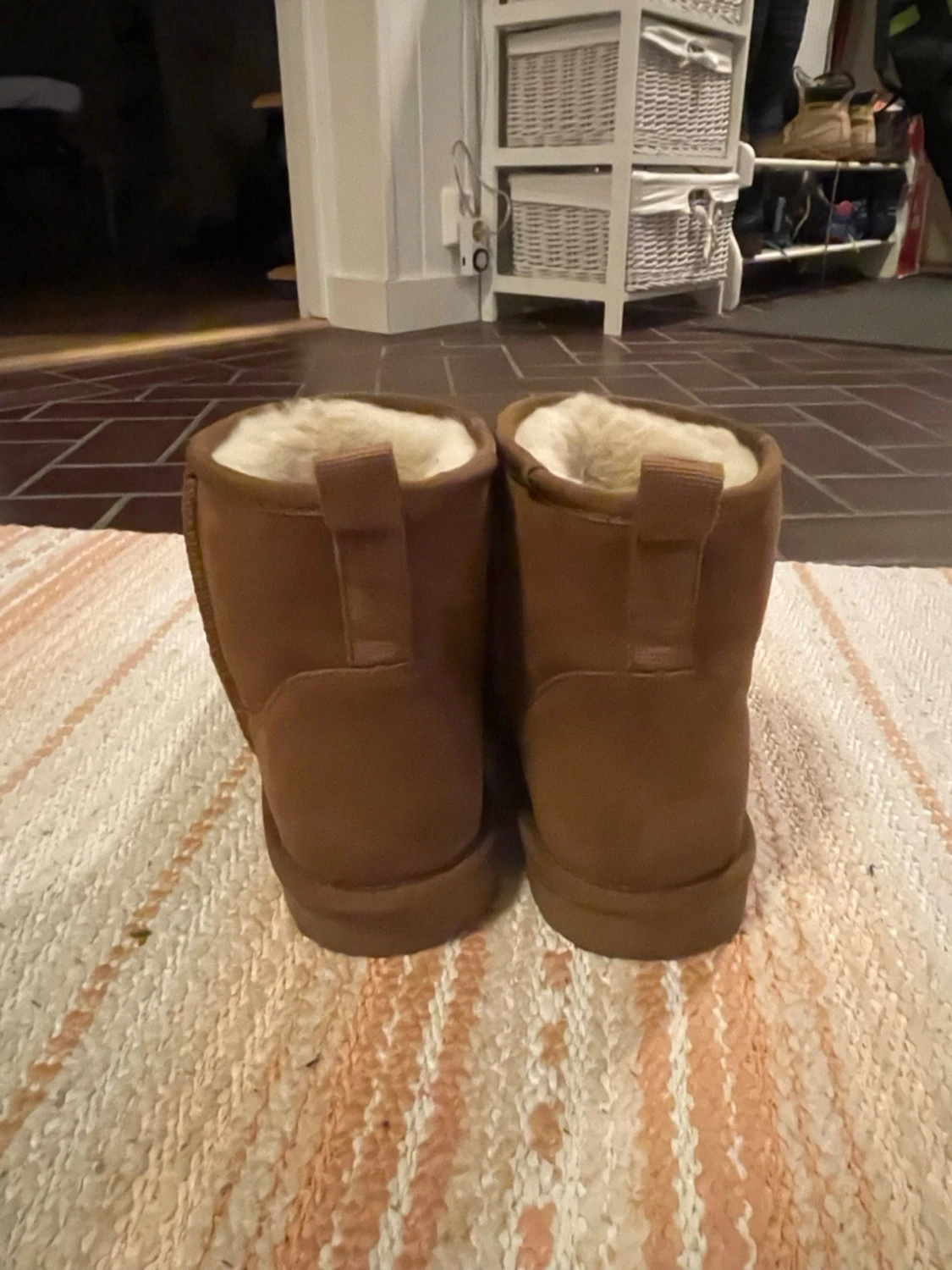 Bruna fårskinnstofflor i mocka - 1