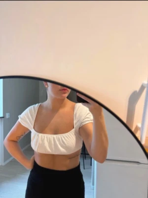 vit söt topp - storlek S. 🤍