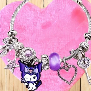 Berlockarmband med Kuromi-motiv!! - Justerbart berlockarmband med Kuromi-motiv. Nytt & oanvänt. 