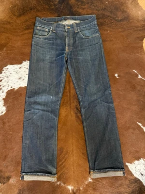 Nudie jeans Straightsven vintage 2000s straight - Tjena! Säljer dessa sjukt feta nudies i modellen Straightsven som enligt mig är nudie bästa straightfit med helt raka ben och en låg-midja: modellen tillverkas inte heller nu mera: W31/L34: Hör av dig vid funderingar!🙌