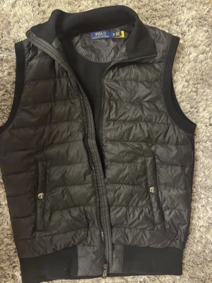RL väst - Svart Ralph lauren väst i bra skick passar S och XS 