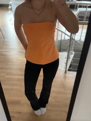 Zara Topp - ‼️Lånade bilder‼️ Så snygg slutsåld topp ifrån Zara, säljer då den tyvärr inte passar mig.