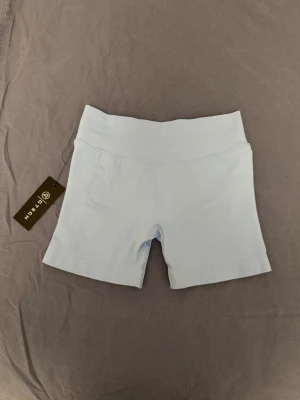 Ljusblå seamless shorts från Gtech - Snygga ljusblå shorts från Gtech, storlek S