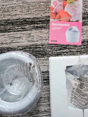 Glassmaskin helt nytt oanvänt  -   Allt är nytt.  Allt ligger fortfarande Inplastad.  Lätt att diska.   Perfekt för att göra hemmagjord glas.   Gott hemma gjort   Göra upp 1 liter.