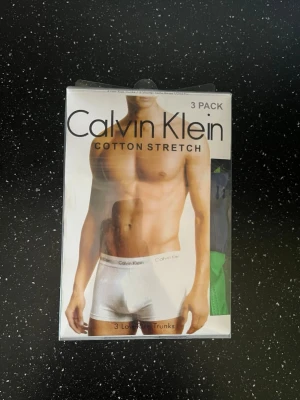 Calvin Klein 3-pack kalsonger - Helt nytt oanvänt 3-pack Calvin Clein kalsonger i storlek L. Nypris 399kr