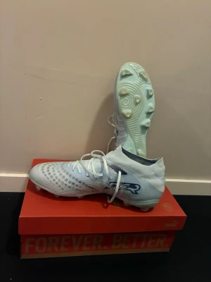 Puma future pro - Helt nya puma future pro i strl 43, perfekt passform och allt, köpte del storlek så dem är jätte bra, kvitto finns