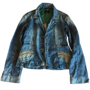 Vintage jeansjacka/ denimjacka/ denimjacket, Lee, 60s/ 60tal/ 70s/ 70tal/ 2000s/ 2000tal/ 00s/ 00tal - Unik vintage jeansjacka från Lee i ”kavajmodell”, 100% bomull!