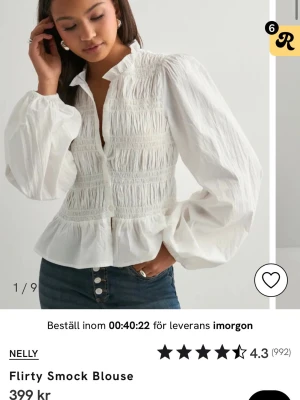 Blus ifrån Nelly  - Jätte fin blus ifrån Nelly passar bra inför sommar och outfit med jeans, säljer nu den då jag inte tycker denna är i min stil så mycket. Har en liten smink fläck runt innerkragen som inte syns när man har på sig den❤️