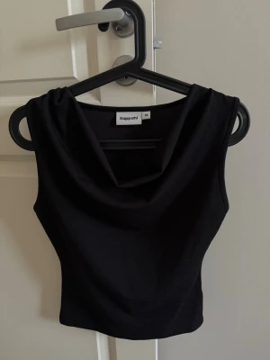 Topp med draperad urringning- Kappahl - Använd ett fåtal gånger 