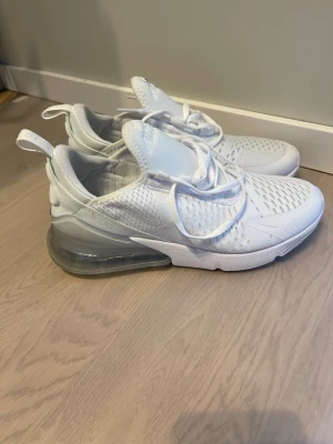 Nike 270 storlek 40 - Använd ett par gånger, storlek 40