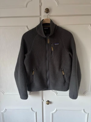 Patagonia fleece jacka  - Den är i jättebra skick i storlek S nypris: 1699kr