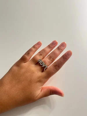 HOV1 ring från LYLA - Super fin ring i rostfritt stål, använd en gång. ☺️