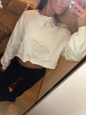 Croppad sweatshirt  - Jättesnygg sweatshirt i kort modell 🌬️👏🏼