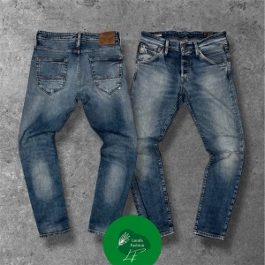 Jack & Jones jeans Slim/Glenn - Säljer dessa jeans från Jack & Jones | W31 L30 | modell: Slim/Glenn | skick: 8/10, ända defekten är slitaget på benet som enligt mig ser bra ut | Skriv vid frågor, pris kan diskuteras vid snabb affär 🤝