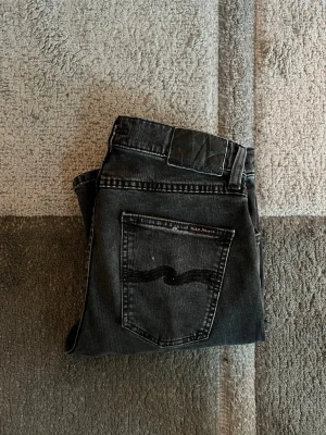Nudie jeans - 🔶Säljer mina nudie jeans för dom använda inte längre inga defekter! Fraktad inom 24h🔶