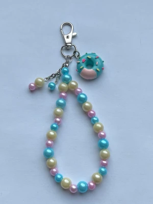 Nyckelring/bag charm- donut  - Handgjord nyckelring/bag charm med donut berlock💕
