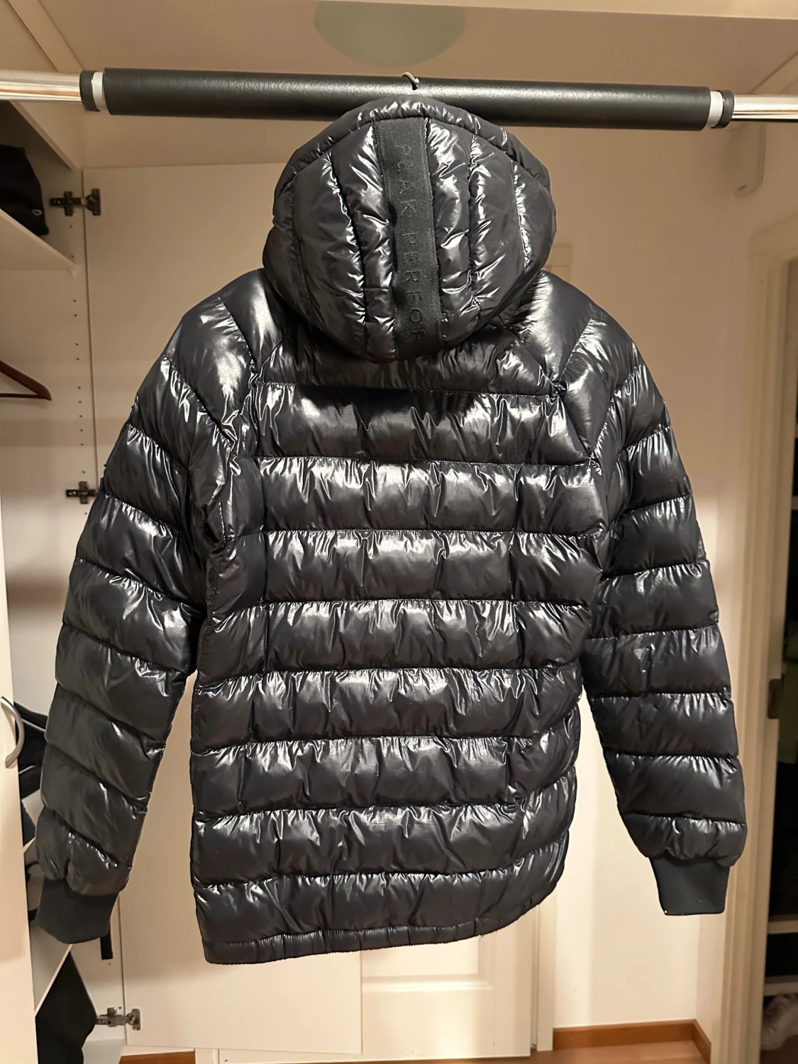 Svart dunjacka Peak Performance  - 1