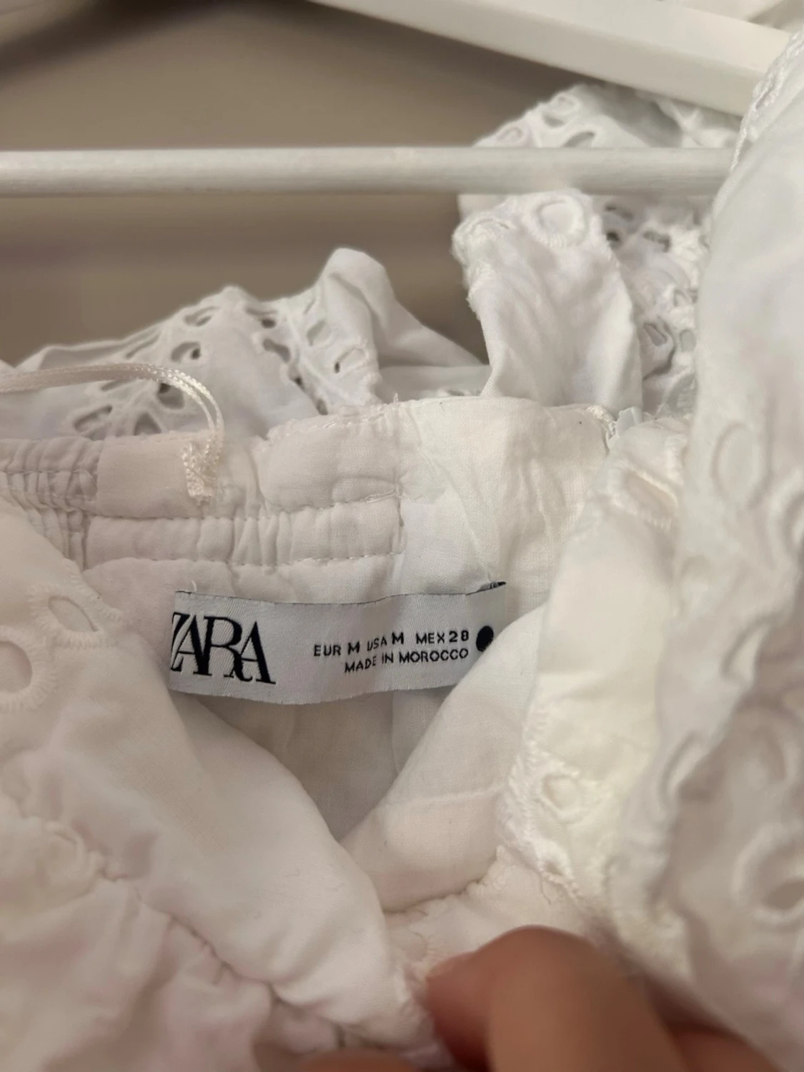 Vit offshoulder klänning från Zara - 1