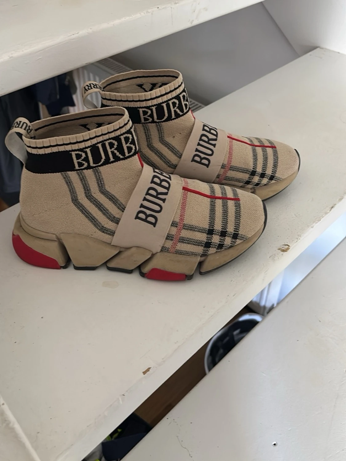 Burberry beige sneakers