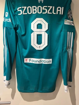 Longsleeve Szoboszlai #8 - En ny Liverpool longsleeve med Szoboszlai #8 Storlek L Spelar Version